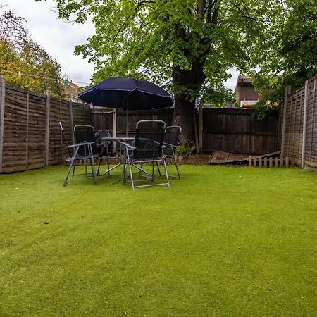 3 Bedrooms House-Sofabed-Parking-Bbqstove-Garden Лондон Экстерьер фото