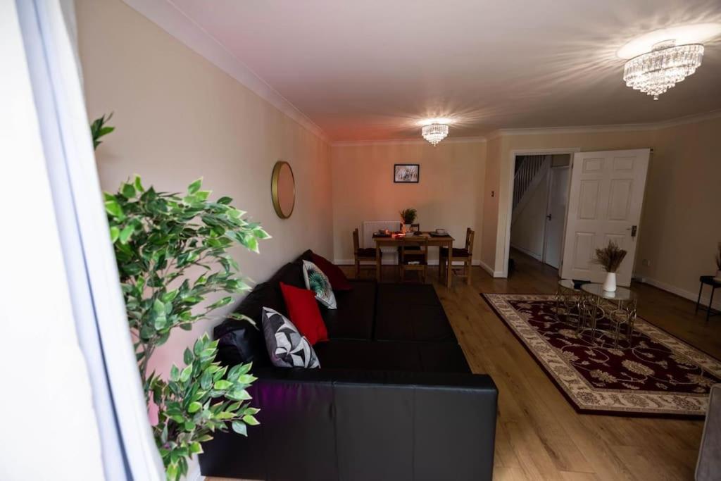 3 Bedrooms House-Sofabed-Parking-Bbqstove-Garden Лондон Экстерьер фото